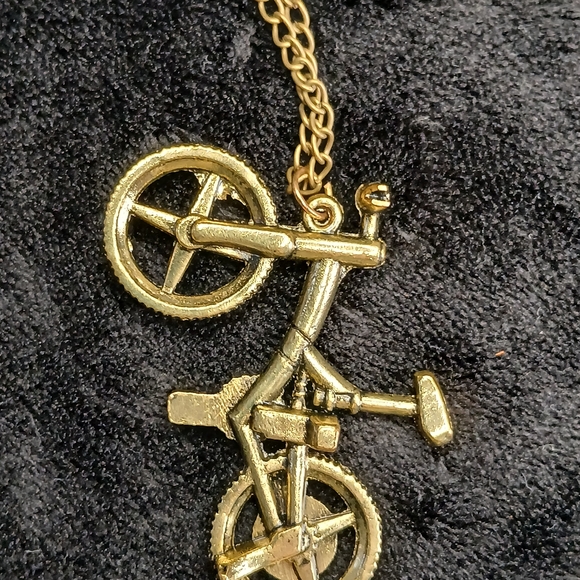 5$ Vtg Gold Bicycle Pendant Necklace - Picture 4 of 7